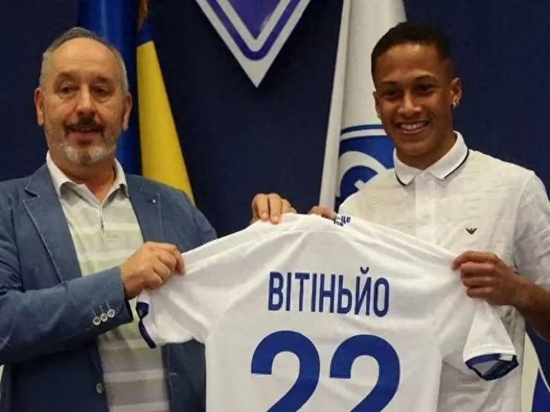 记者：武汉三镇提出租借巴西边锋卡洛斯·阿尔贝托，附带买断条款